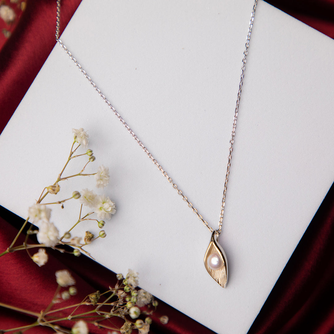 Ariel's Pearl Pendant Chain