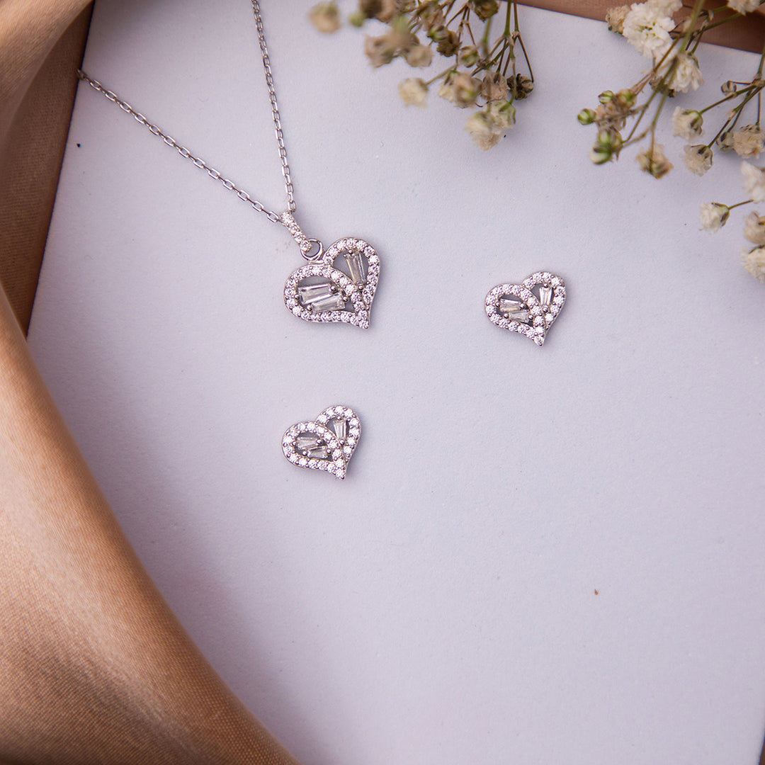 Pretty White Stone Heart Pendant Set