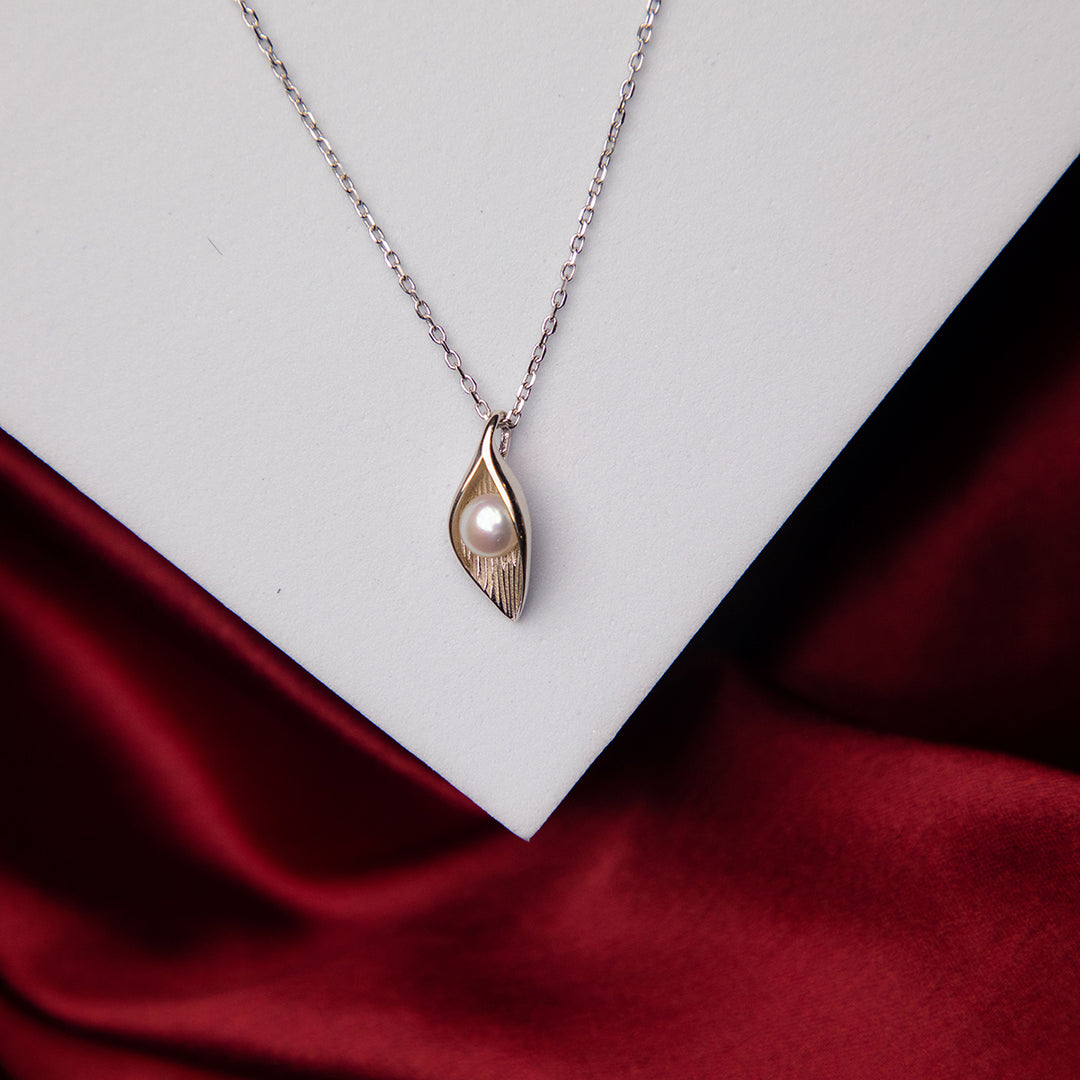 Ariel's Pearl Pendant Chain