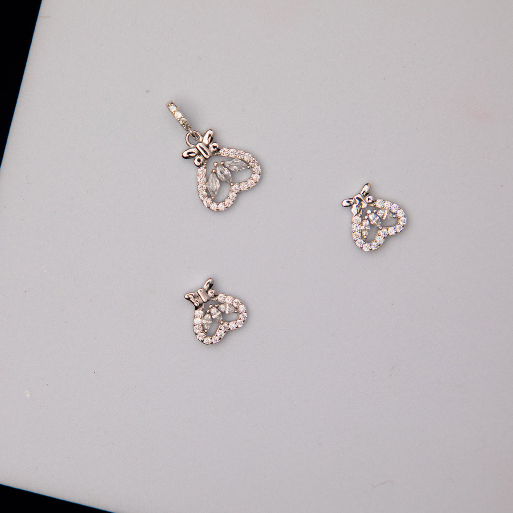 Fancy White Stone Pendant Set