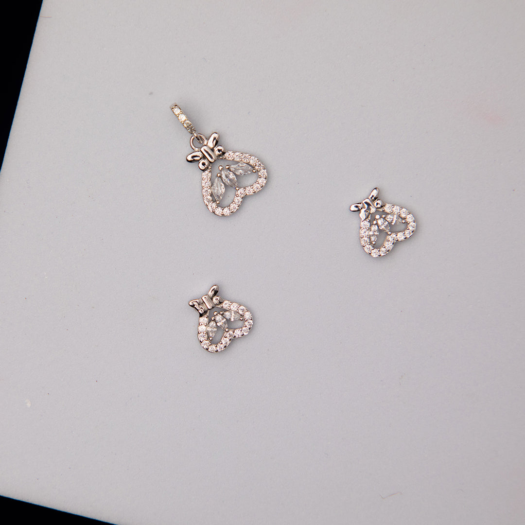 Fancy White Stone Pendant Set