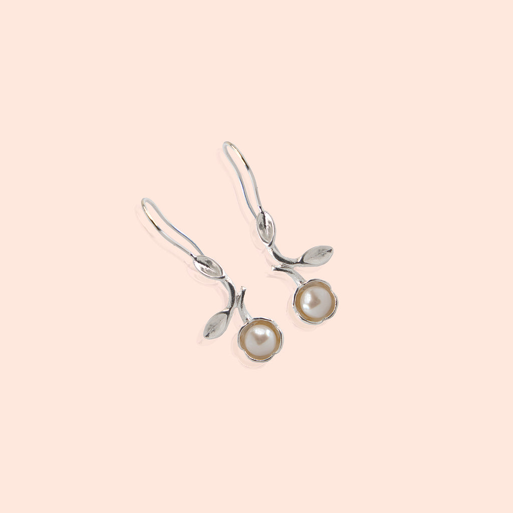 White Rose Elegant Pearl Earrings